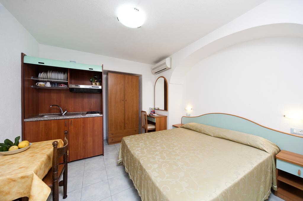 Residence Hotel La Rotonda Sul Mare Форио Экстерьер фото