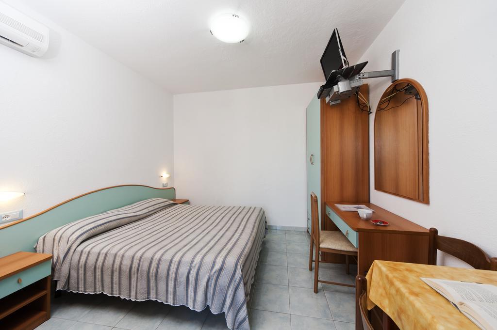 Residence Hotel La Rotonda Sul Mare Форио Экстерьер фото