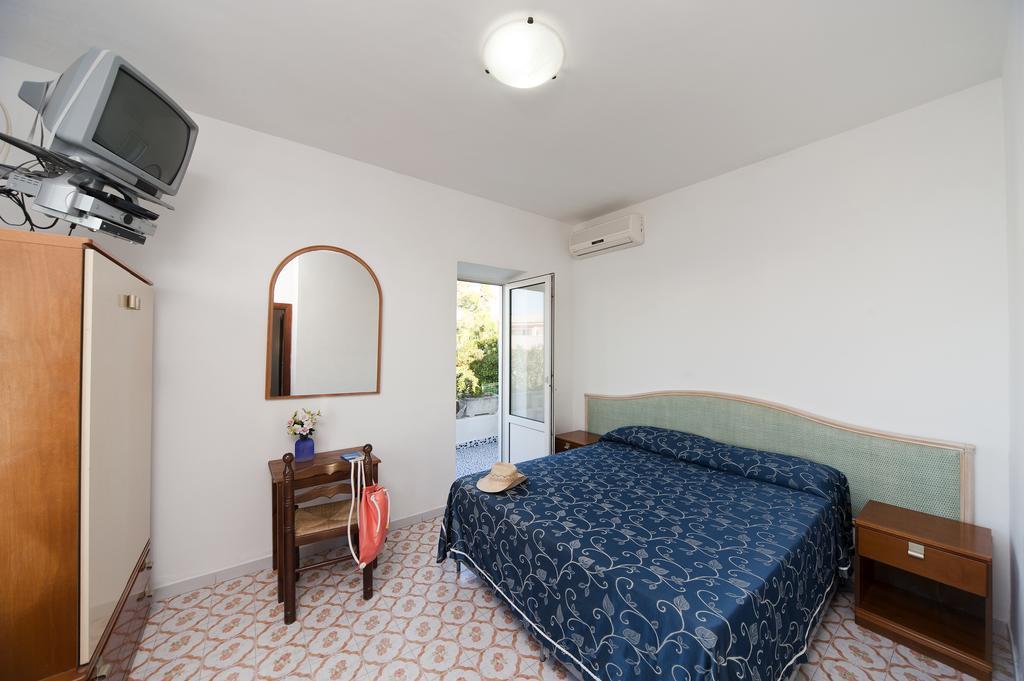 Residence Hotel La Rotonda Sul Mare Форио Экстерьер фото