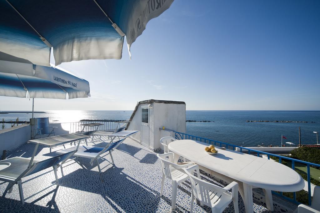 Residence Hotel La Rotonda Sul Mare Форио Экстерьер фото